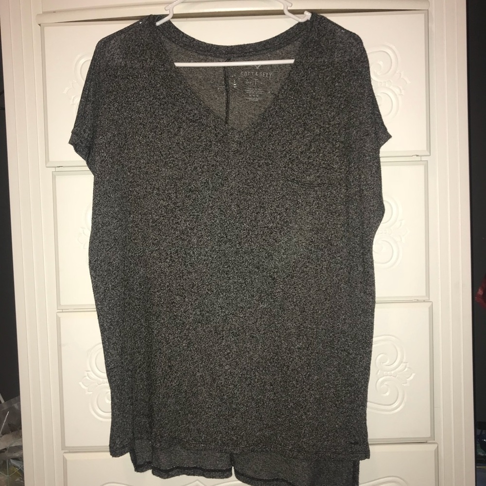 Loose soft and sexy American eagle tee